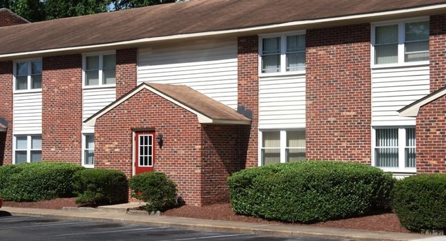 Exterior - Chatham Square Apartments