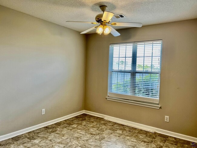 Building Photo - 201 Tyson Glen Dr