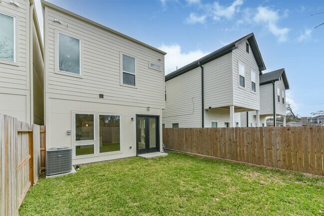 Building Photo - 3032 Gray St