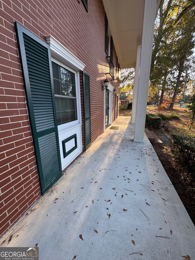 Building Photo - 140 Allenwood Rd SW