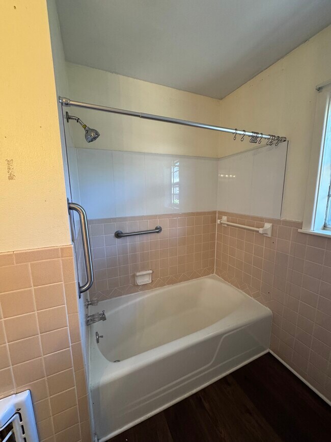 Building Photo - 8101 Karen Dr