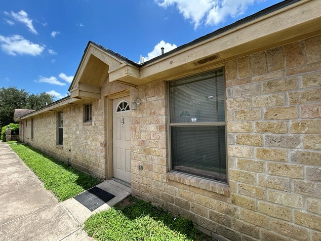 Building Photo - 1205 S Palm Dr