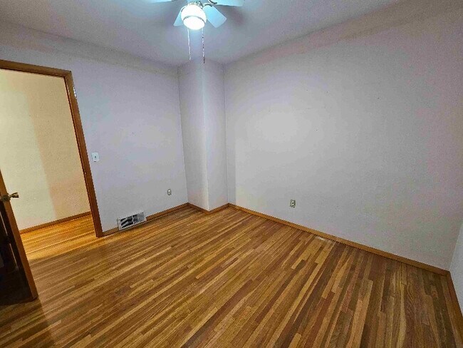 Building Photo - 452 S Yarrow St