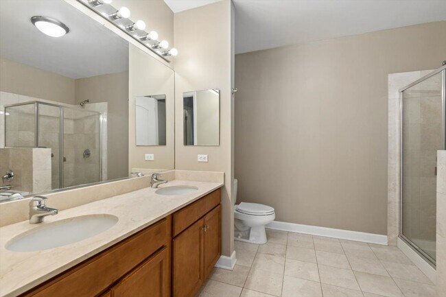 Building Photo - 450 E Waterside Dr