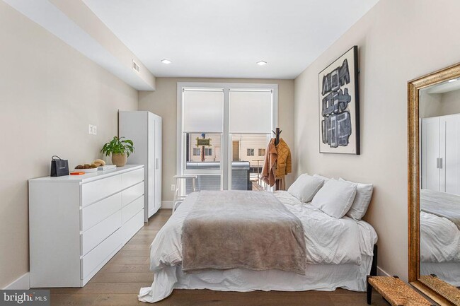 Building Photo - 1028 Bladensburg Rd NE