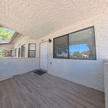 Building Photo - Stunning 2-Bedroom Condo 2nd Floor at The Lakes!