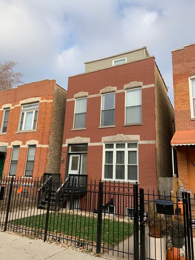 Primary Photo - 1329 N Oakley Blvd