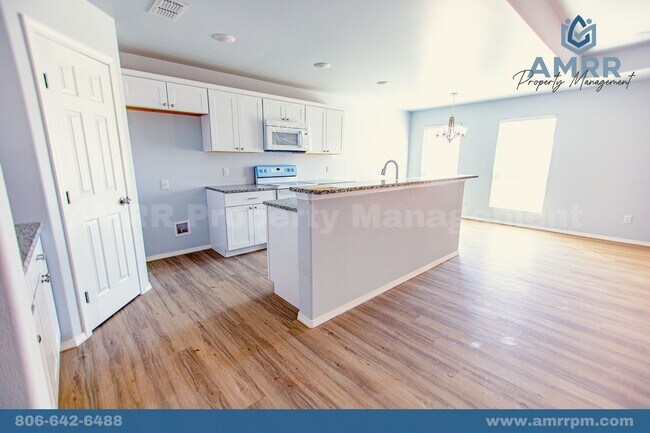 Building Photo - 4 Bedroom Available SOON!