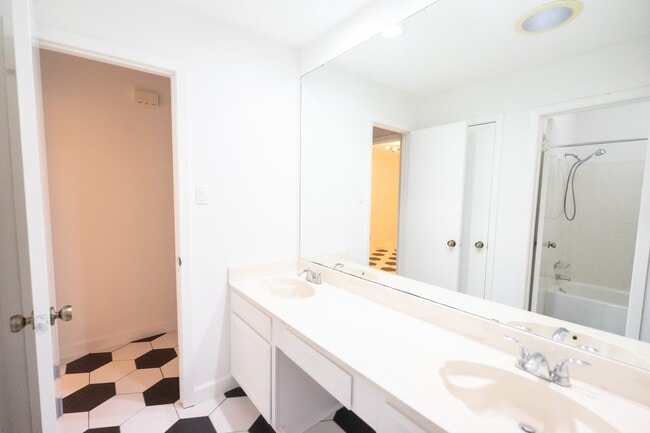 Building Photo - 1314 Frontier Ln