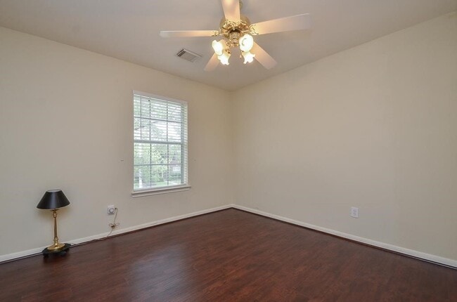 Building Photo - 20735 Fawnbrook Ct