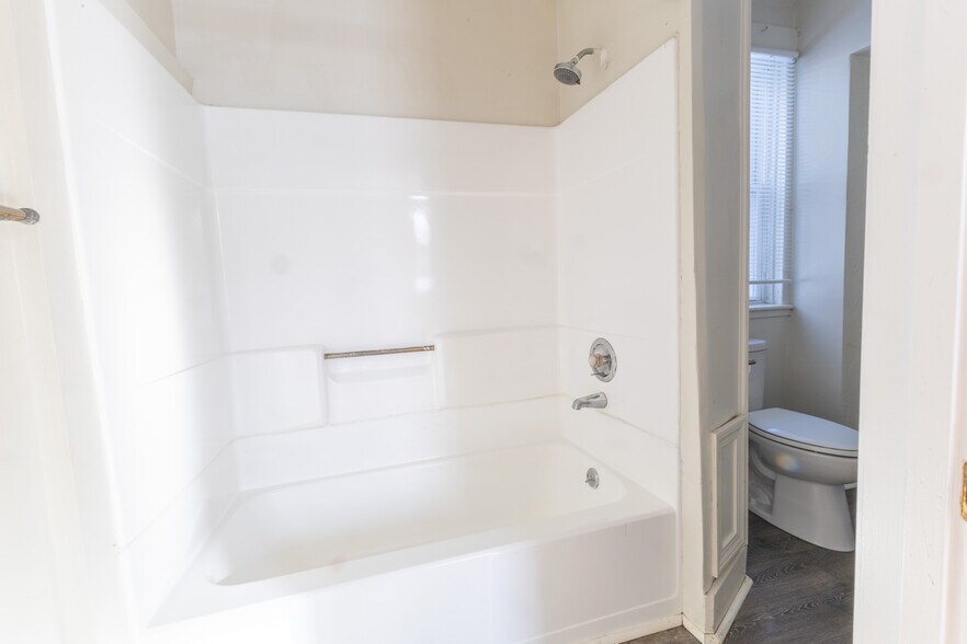 Building Photo - 44 Olive St