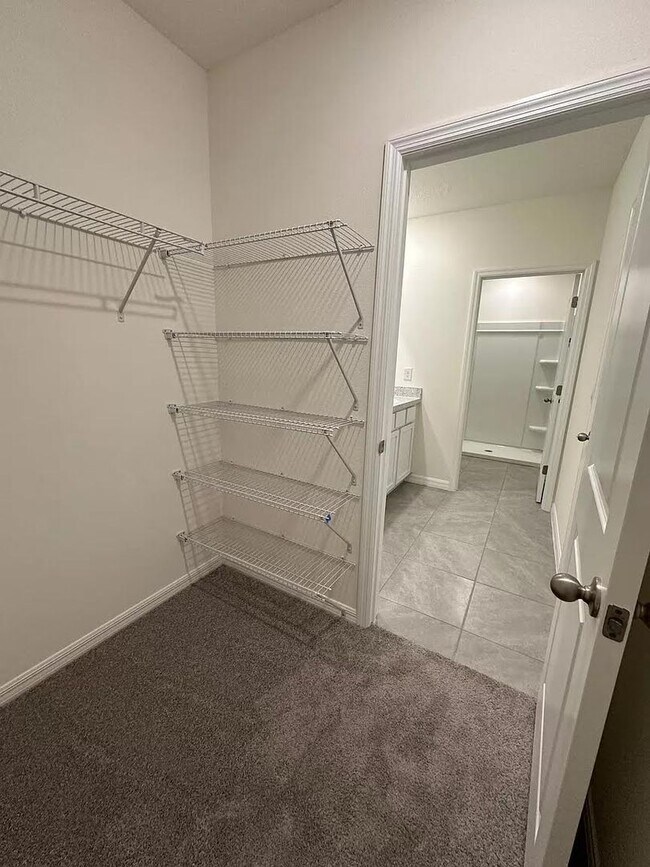 Building Photo - 3 Bedroom 2.5 Bath Townhouse