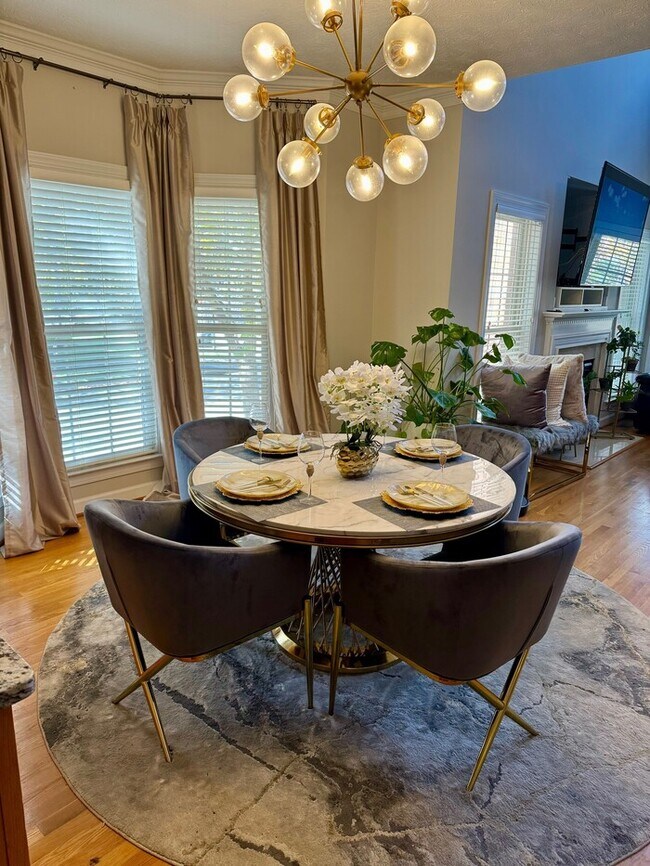 Building Photo - Port Warwick Luxury attached Home