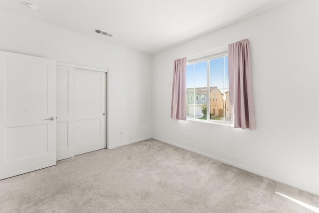 Building Photo - 3915 E Fincastle St