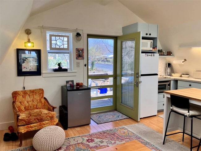 Building Photo - 2102 Travis Heights Blvd