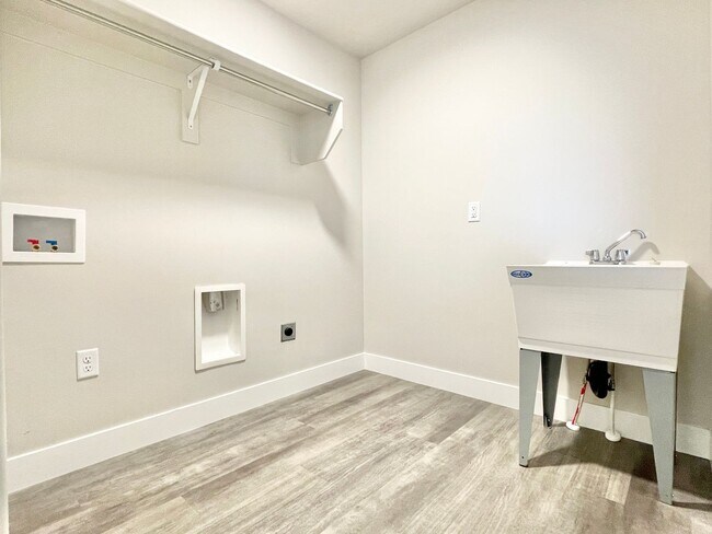 Building Photo - Stunning Two-Story at Quailhill!