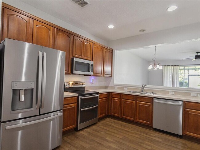 Building Photo - 1055 Rock Harbor Ave