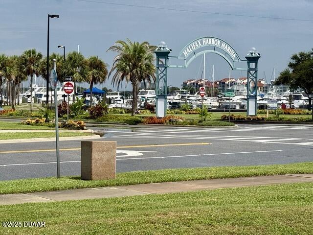 Building Photo - 404 S Beach St