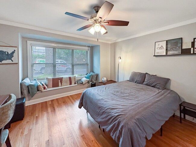 Building Photo - Large 4 bedroom, 3 bath home recently updated near Chickasaw Gardens