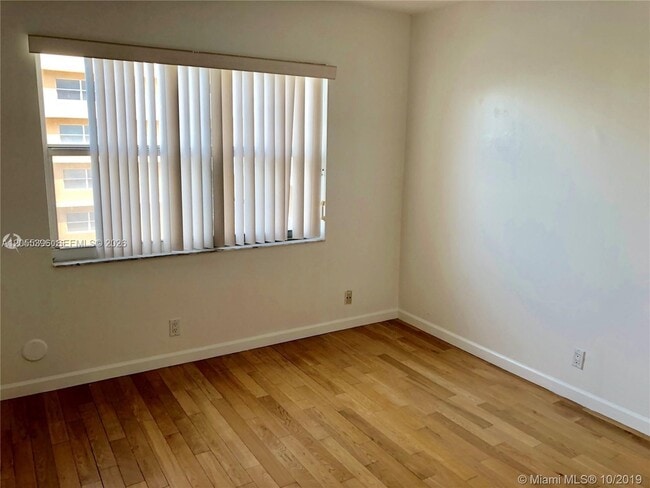 Building Photo - 121 Golden Isles Dr