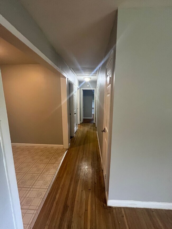 Building Photo - Nuce 3 br. Home for rent near LR Air Force base