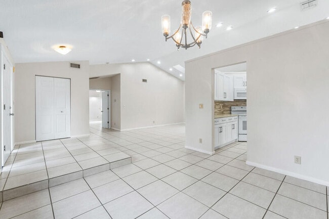 Building Photo - 13485 Orchid Ct