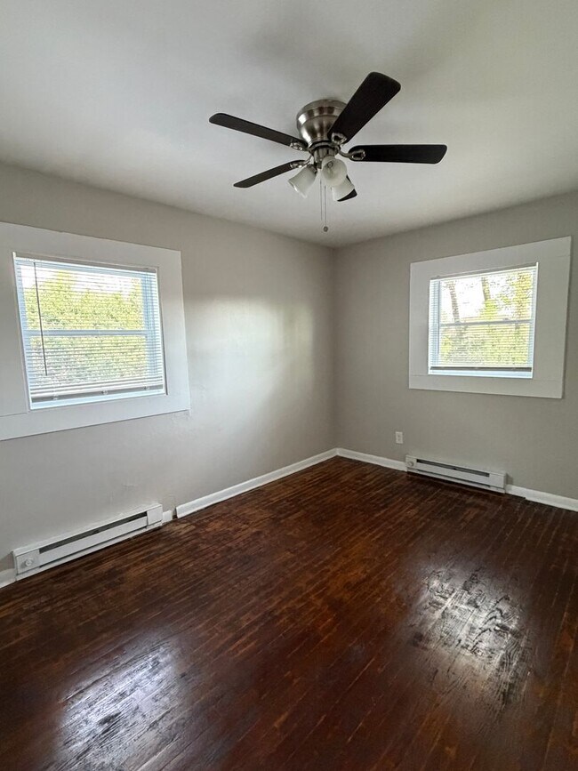 Building Photo - 6111 Laurel Hall Dr