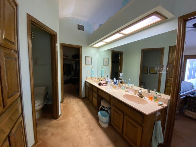 Building Photo - 5943 Cape Coral Dr