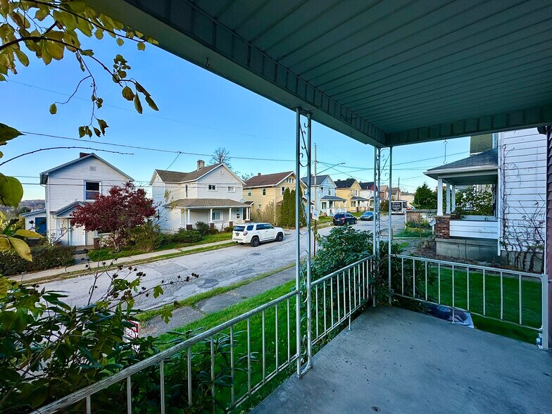 Building Photo - 105 W Chartes St