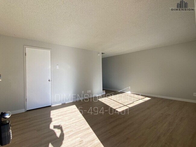 Building Photo - Olympia Townhouses 325 Pattison