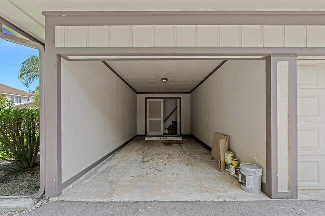 Building Photo - 2835 Polo Island Dr