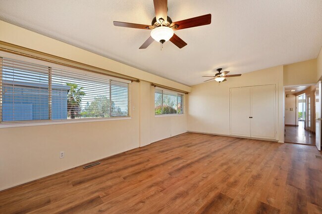 Building Photo - 1000 Grass Valley Hwy