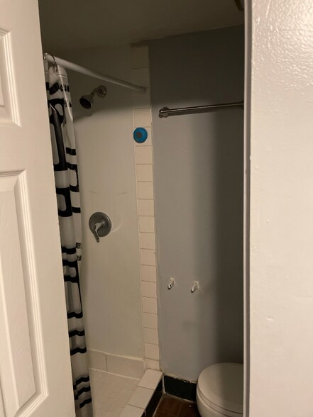 Building Photo - 3255 Ogden Ave