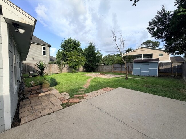 Building Photo - 1631 Chantilly Ln
