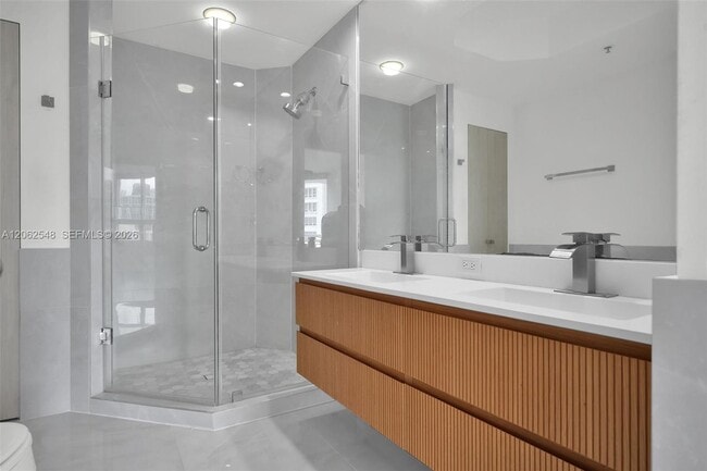 Building Photo - 808 Brickell Key Dr