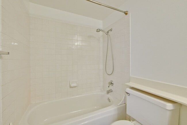 Building Photo - Beautifully Remodeled 3BR 2.5BA Townhouse in Great Community in Mountain View