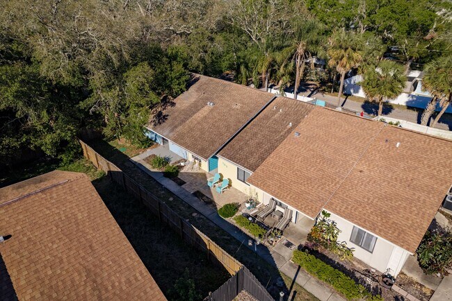 Building Photo - Beautifully Maintained 2-Bedroom, 2-Bath Villa in Tarpon Springs