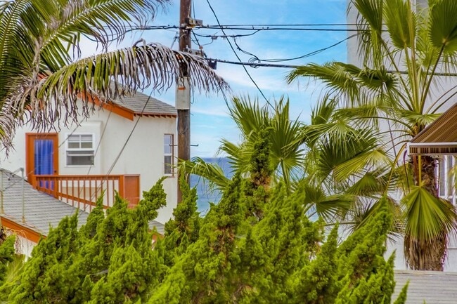 Building Photo - Cozy Home Between Mission Beach and Missio...