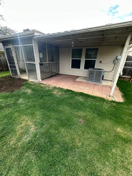 Building Photo - 213 Brahma Way