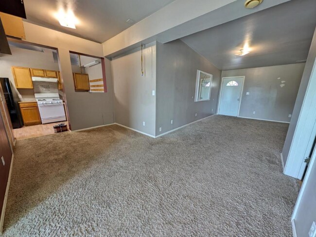 Building Photo - 406 W 4th Ave