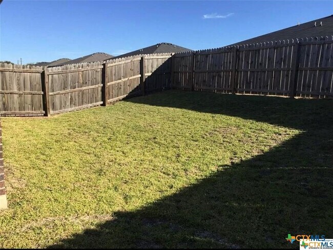 Building Photo - 1208 Cavalry Ln