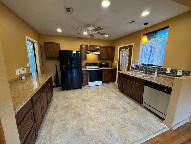 Building Photo - 1173 Seminole Dr