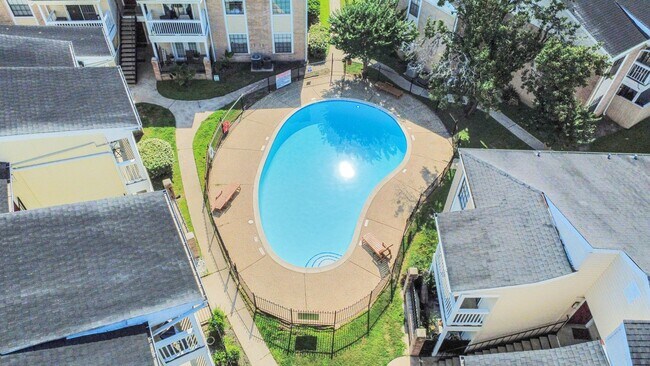 Building Photo - 2750 Holly Hall St