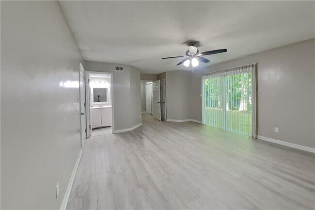 Building Photo - 1174 Empire Cir