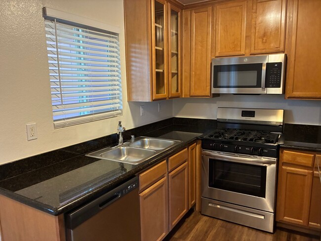 Building Photo - 526 Calle Montecito