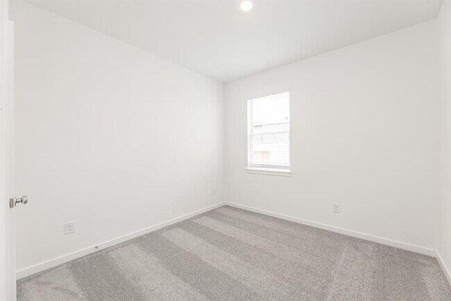 Building Photo - 9711 Burlington Bristol Dr