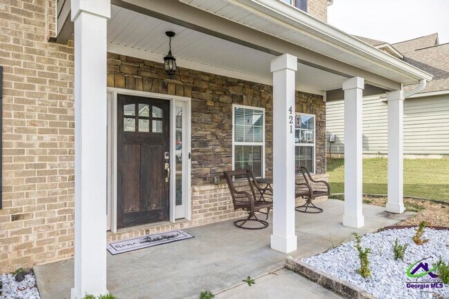 Building Photo - 421 Newport Ave