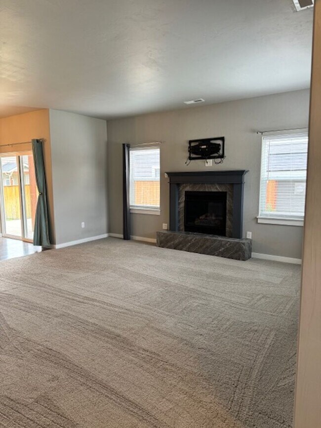 Building Photo - Stunning home in Norton Ranch