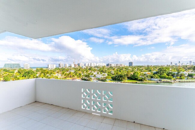 Building Photo - 9101 E Bay Harbor Dr