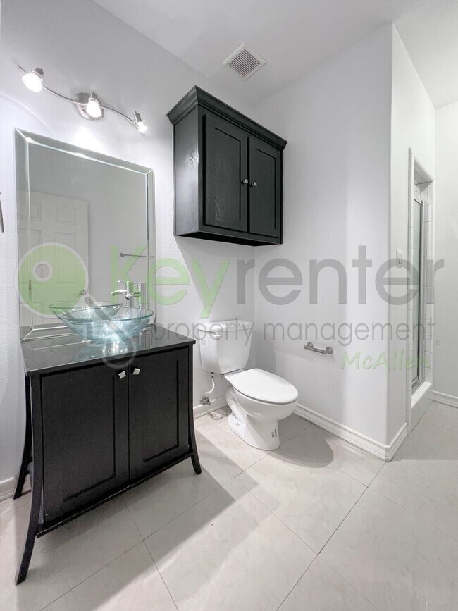 Building Photo - Beautiful 4B/2.5B Home in Mcallen